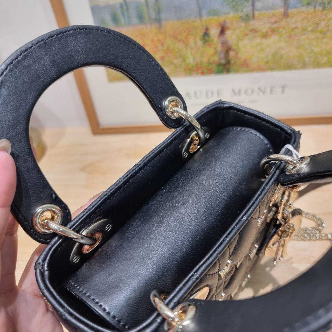 Small Lady Dior Bag Black Cannage / CD SMALL LADY BAG WITH BUTTERFLY กระเป๋าสะพายตกแต่งรูปผีเสื้อคละรอบใบ สวยหรูดูแพงทรงกล่องคลาสสิค