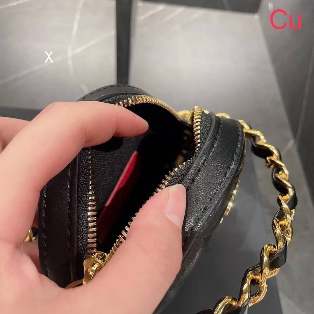Chanel Round Clutch On Chain / CHANEL Mini Round Bag กระเป๋ามินิใบเล็กน่ารัก โดดเด่นด้วยรูปทรงกลมสุดชิค ตอบโจทย์และครองใจสาวๆ ได้อย่างแท้จริง