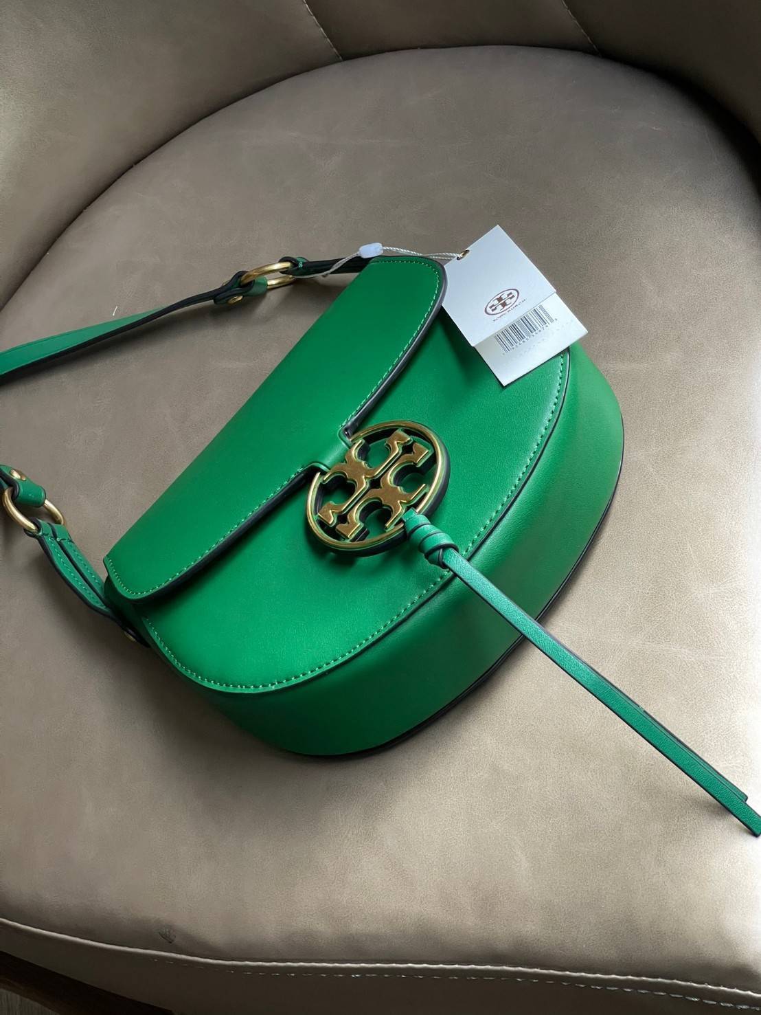 Tory Burch Miller Metal Saddle Bag กระเป๋าที่ใช้เป็น Everyday Bag ก็คือสามารถใช้งานได้บ่อยครั้งและสามารถสะพายไปทำกิจกรรมต่าง ๆ