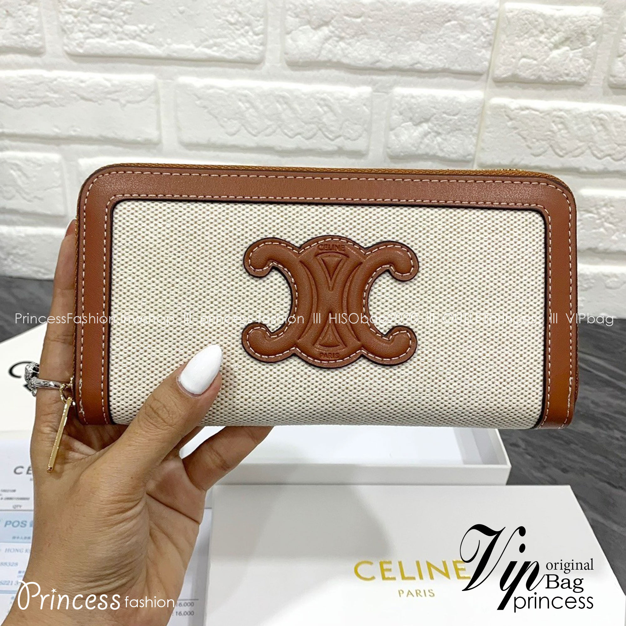 CELINE SHORT WALLET / CELINE LONG WALLET กระเป๋าสตางค์ซีลีน แบบสั้นและยาว พร้อมส่ง!! สวยหรูอยู่ทรงมีโลโก้ด้านหน้าภายในมีช่องแบ่งหลายช่อง มีช่องใส่บัตรหลายช่อง ไอเท็มแนะนำในราคาสุดคุ้ม นาทีนี้ห้ามพลาดค่ะ!
