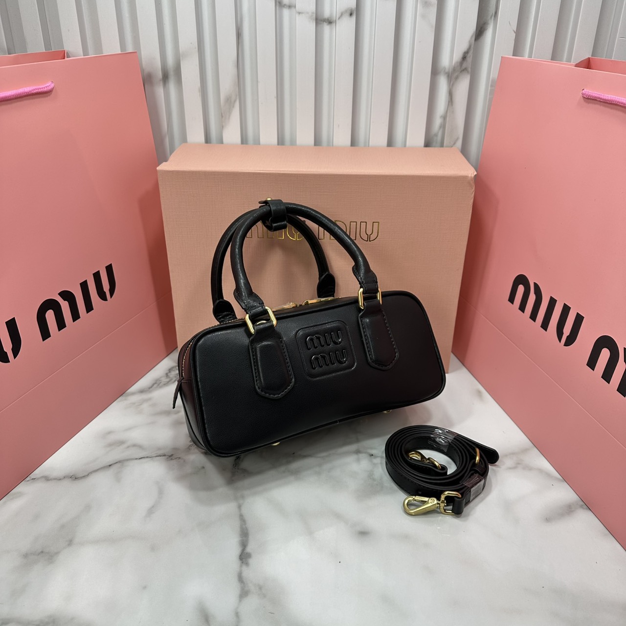 ORI หนังแท้ | MIU MIU Arcadie leather mini-bag Mini 20cm กระเป๋าสะพายทรงโฮโบลุคลูกคุณหรูหรา ไซส์มินิน่ารักๆเก๋ๆ สวยดูแพง หูจับในตัวง่ายและสะดวกพกพา