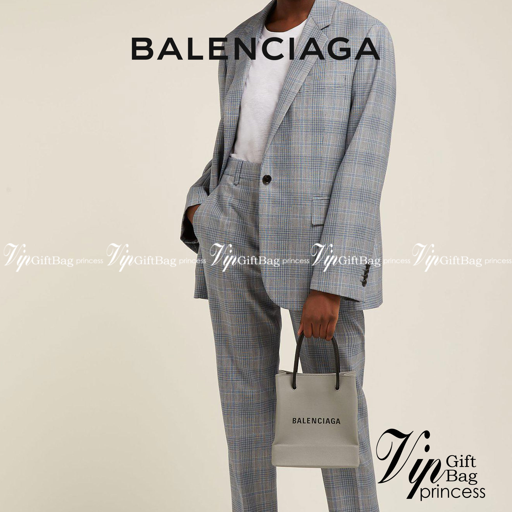 หนังแท้ BALENCIAGA XXS TOTE / Balenciaga shopping tote xxs พกกระเป๋าช้อปปิ้ง ไปทุกที่ในฤดูกาลนี้ ดีไซน์ที่ใช้ได้ทุกวันตั้งแต่หนังแบบมีเท็กซ์เจอร์ ภาพสินค้าถ่ายจากงานขายจริง ใช้งานต่างประเทศได้