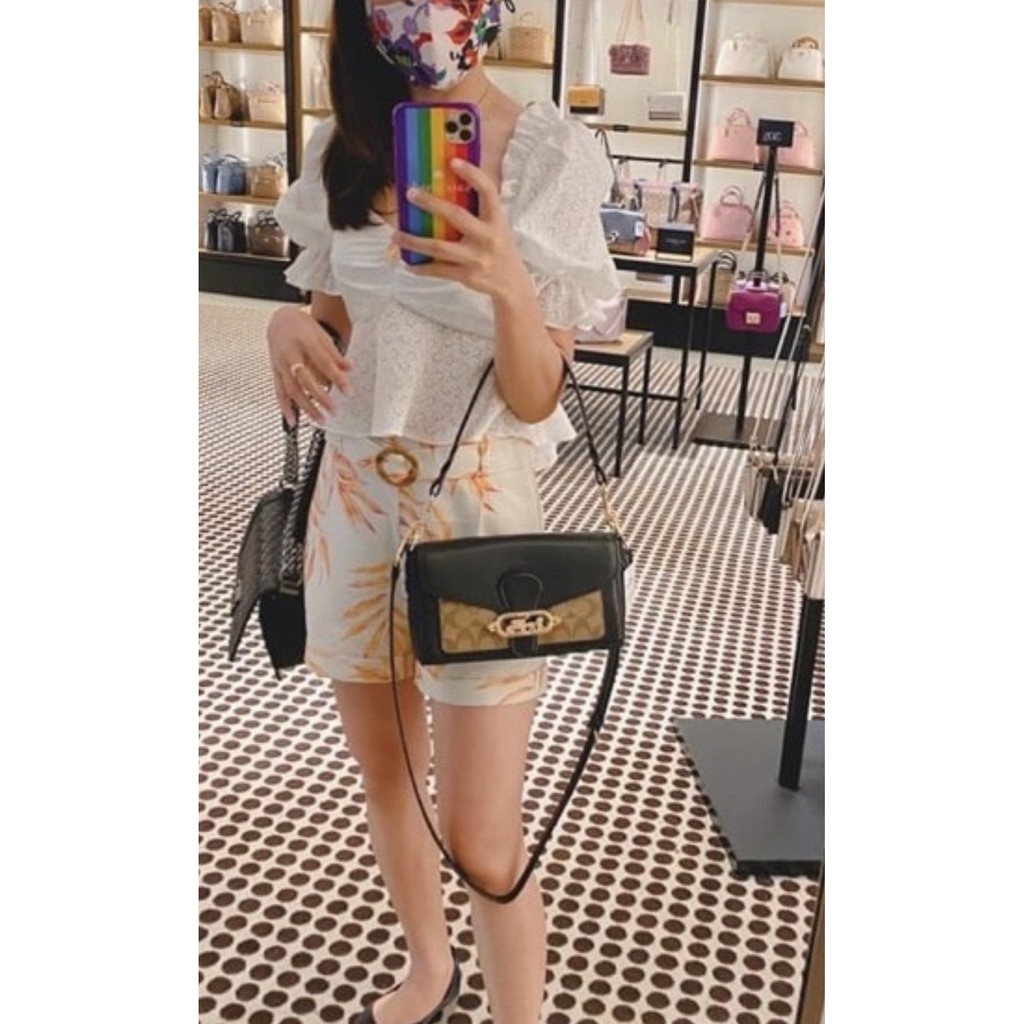 COACH SMALL JADE SHOULDER BAG [F91105,90782] กระเป๋าสะพายไหล่ ดีไซน์วินเทจย้อนยุค สวยคมชัด คลาสสิคใช้ได้ทุกลุค วัสดุหนัง pepble ทนทาน เปิด-ปิดด้วยฝาคาดโลโก้ พร้อมแถบแม่เหล็กในตัว รับรองแน่นหนา ด้านหลังมีช่องซิปให้ ภายในเป็นช่องโล่ง ขนาดกำลังดี ใช้งานง่าย 