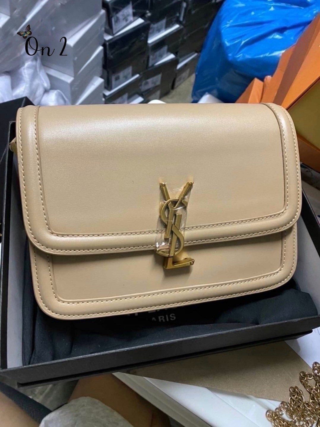 ไอเท็มขึ้นแท่น the best seller!! YSL SOLFERINO SATCHEL LEATHER / YSL crossbody bag กระเป๋าสะพายข้าง โลโก้โดดเด่น ดีเทลดูแพงด้วยตัวล็อค ใช้งานง่าย แน่นหนา งานหนังสวยเต็มใบ ภายในเป็นช่องโล่ง ใส่ของสำคัญได้เลยสบายๆ สายสะพายครอส ปรับใช้ได้ตามตัว ใบจริงสวยคม ร