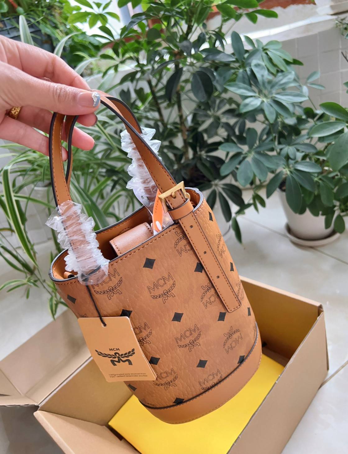 M.C.M AREN BUCKET TOTE IN VISETOS กระเป๋าทรงบัคเก็ต ขนาดกำลังสวย ไอเท็มใหม่ เกรดท็อปออริ 1:1 สลับแท้