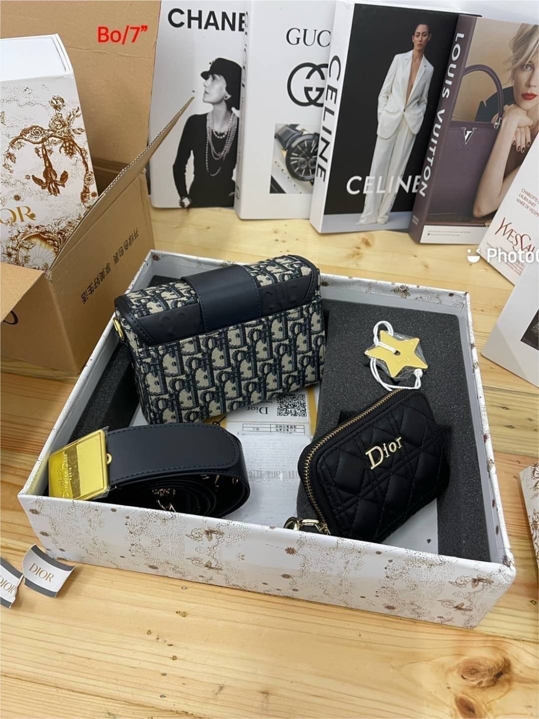 DIOR SET BAG / DIOR 30 Montaigne Bag / DIOR ANAGRAM BOX SET / CD LIMITED EDITION GIFT BOX WITH GOLD STAR BOUTIQUE SET พร้อมเสิร์ฟครบชุด แรร์ไอเท็ม ที่ถูกรวมไว้ในหนึ่งเดียว กับ gift box limited จัดให้ทั้งกระเป๋าสะพายสุดหรู กระเป๋าสตางค์ใบสั้นรุ่นคลาสสิค แล