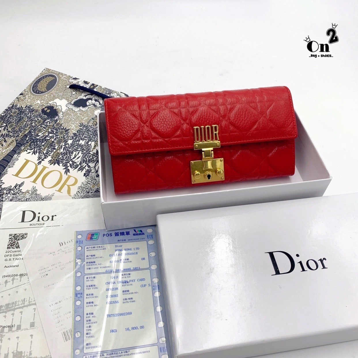 Dior Long Wallet กระเป๋าสตางค์ใบยาวทรงคลัช งานสวยหนังนิ่มมาก มาพร้อมอะไหล่สีทองหรูหรา ด้านในมี 3 ช่องใช้งาน งานจริงคือสวยมาก มาให้สาวๆเลือกใช้กัน 3 โทนสี ราคาดีย์มากกน้าาา