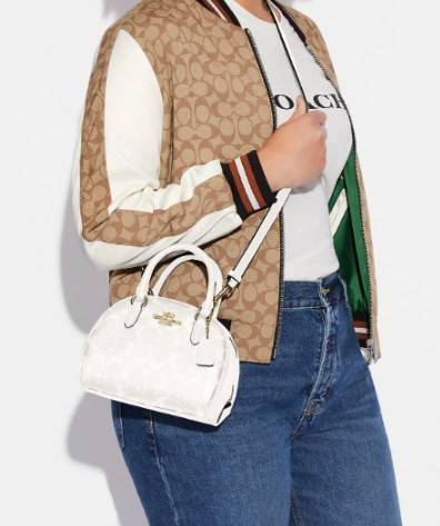 COACH SYDNEY SATCHEL BAG CA202 CA591 CB596 ใหม่ล่าสุด กับคอลที่สาวๆต้องหลงรัก กระเป๋าสะพายทรง satchel ที่มีรูปทรงดึงดูดสายตา สวยแรกเห็น วัสดุหนัง crossgrain พร้อมหูจับในตัว เปิด-ปิดด้วยซิป ภายในโล่งกว้าง ขนาดกำลังดี มีสายครอสให้ ปรับได้ตามชอบ ใบจริงลูกคุณ