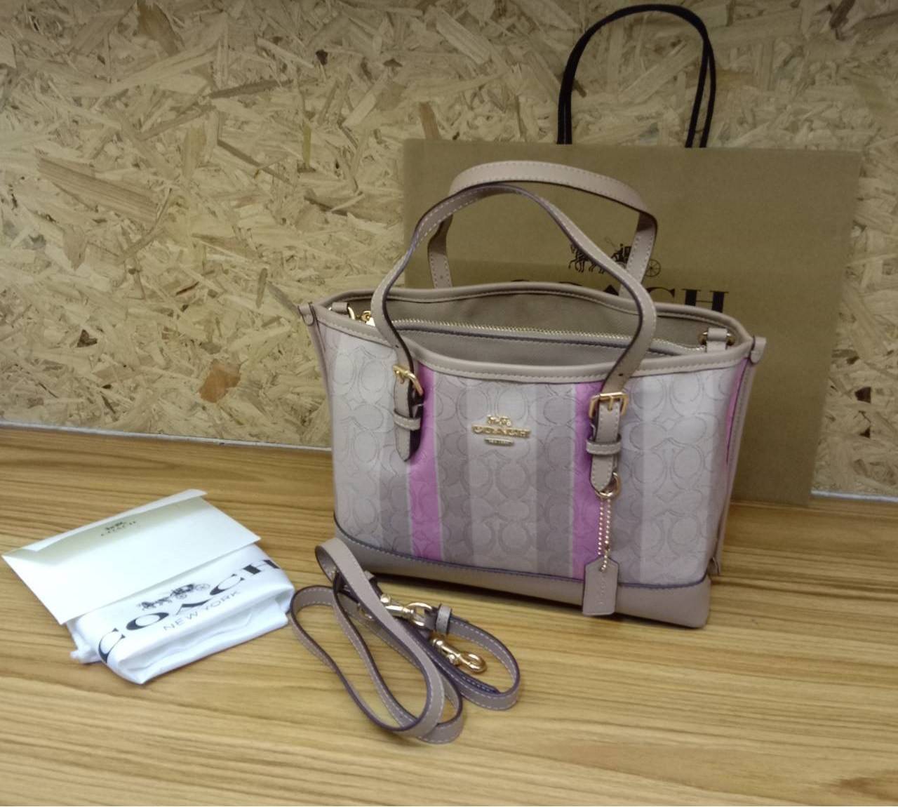 COACH Mollie Tote 25 In Signature Jacquard With Stripes พร้อมส่งที่ไทย ภาพสินค้าถ่ายจากงานขายจริง ใช้งานต่างประเทศได้