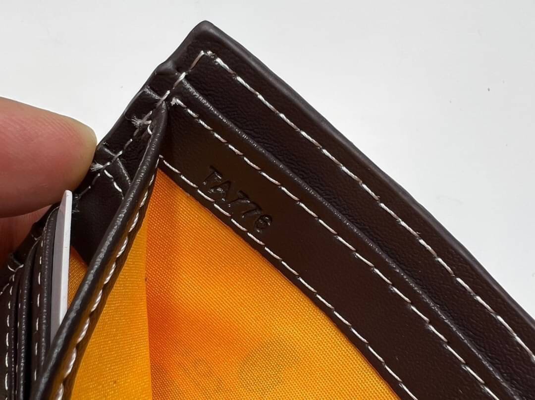 GOYARD WALLET / GOYARD Victoire Bifold Wallet พร้อมส่งที่ไทย เกรดเทพออริจินอล หนังเกรดดีสุด กระเป๋าสตางค์ผู้ชายใบสั้น พร้อมกล่องเขียวแบรนด์สวยหรู อีกรุ่นที่ยอดขายไม่เคยตก ภาพสินค้าถ่ายจากงานขายจริง ใช้งานต่างประเทศได้เลยค่ะ