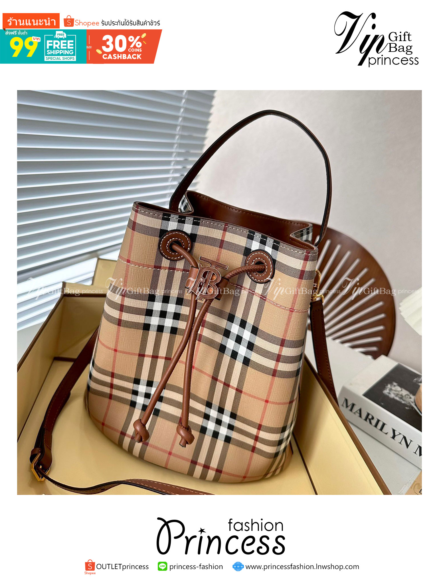 BURBERRY MONOGRAM BUCKET BAG กระเป๋าถือ กระเป๋าสะพายครอสบอดี้ วัสดุหนังพิมลาย MONOGRAM วินเทจ เปิดปิดด้วยตัวรูดปิดปากแบบขนมจีบ ประดับสัญลักษณ์สุดหรู ด้านในเป็นช่องใส่ของขนาดใหญ่ พร้อมช่องแยกใส่ของจุกจิก