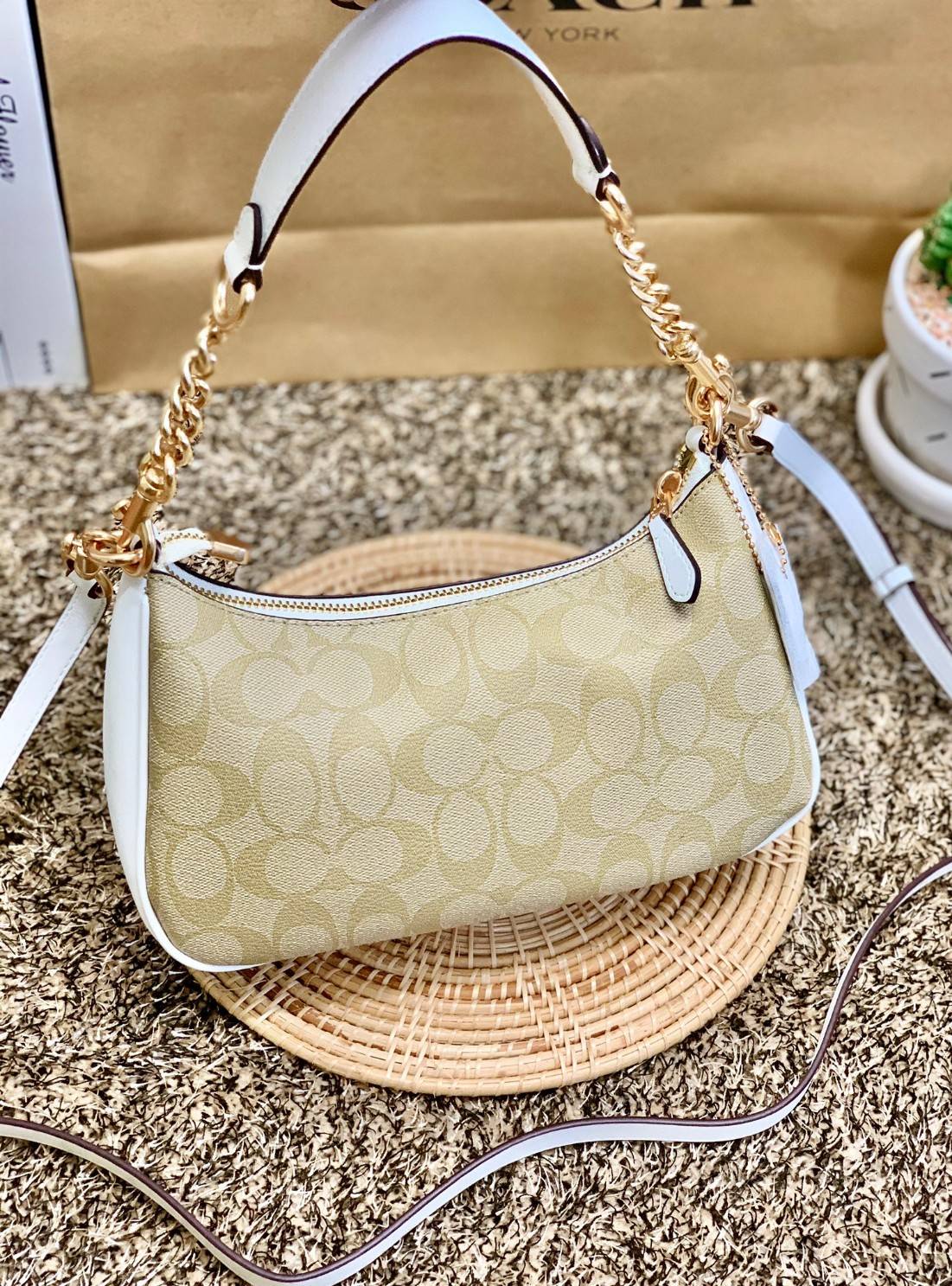 พร้อมส่งครบสี สวยทุกสีเลยค่า😘 ((CA173//CA209//CA548)) COACH TERI SHOULDER BAG 🔹กระเป๋าทรงพอช ในรูปแบบหนังแท้ หนังนิ่มสวยมากค่ะ