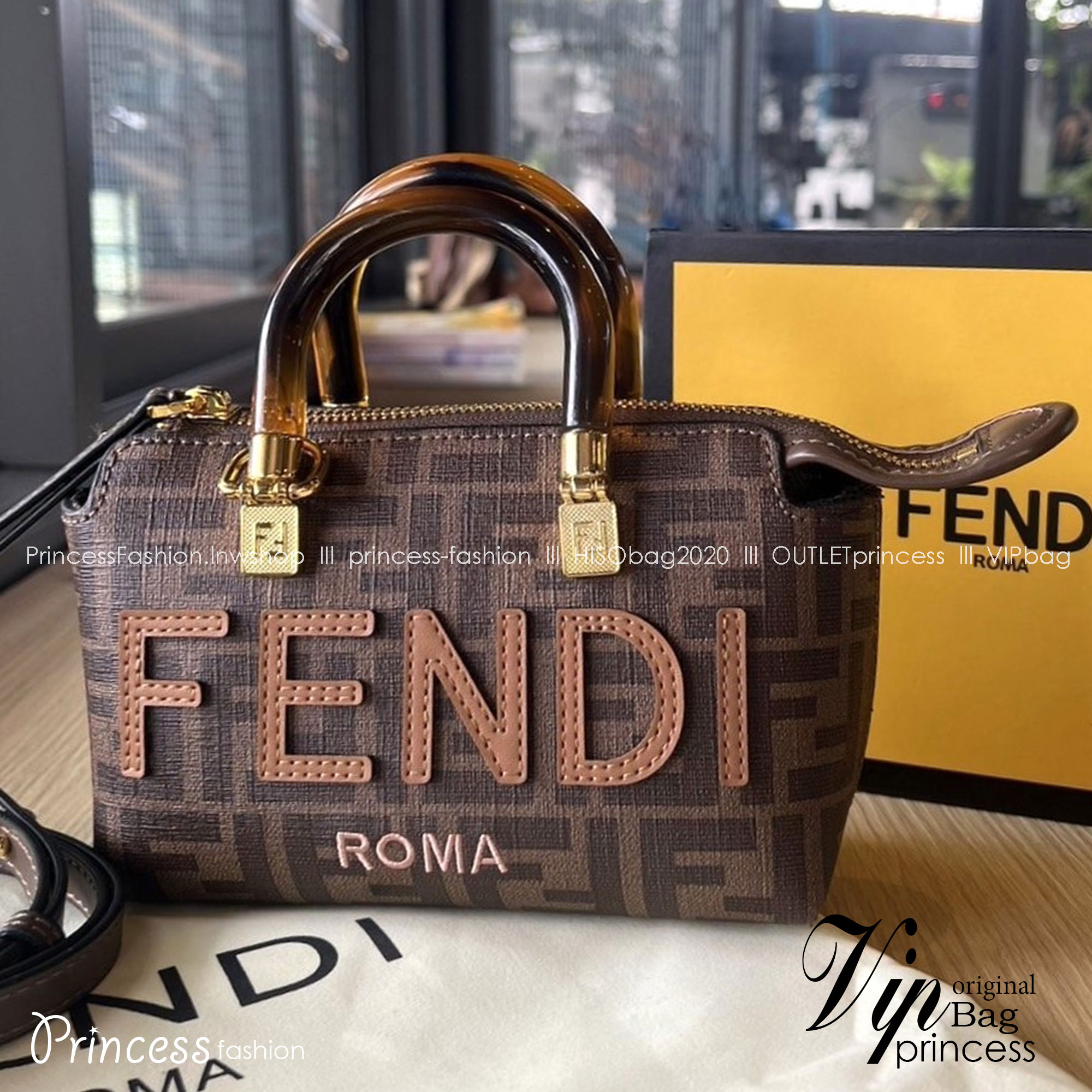 FENDI By The Way Mini Small brown FF fabric Boston bag / FENDI Bag พร้อมส่ง กระเป๋าสะพายใบเล็ก ผลิตจากผ้าแจ็คการ์ดลาย FF เป็นเอกลักษณ์ **สินค้าเกรดออริจินอล 1:1 สลับแท้