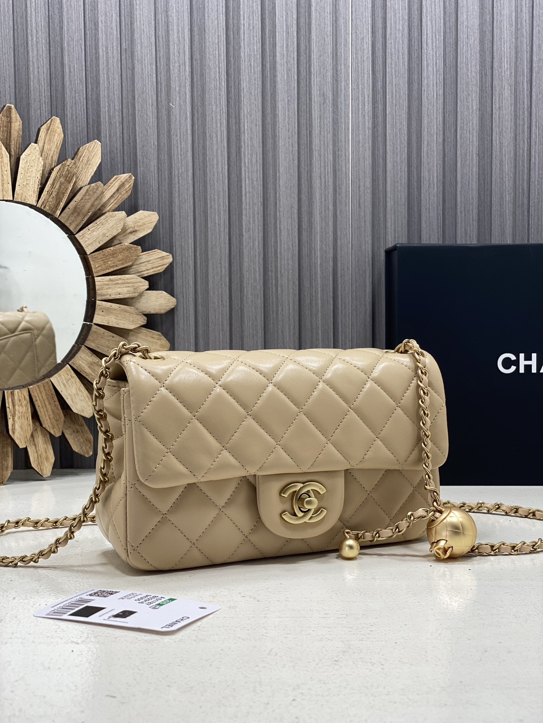 ORI หนังแท้ | Chanel Classic Flap Bag กระเป๋าสะพายรุ่นคลาสสิก สายประดับบอลโลโก้สวยหรูอะไหล่สีทองสวยงาม