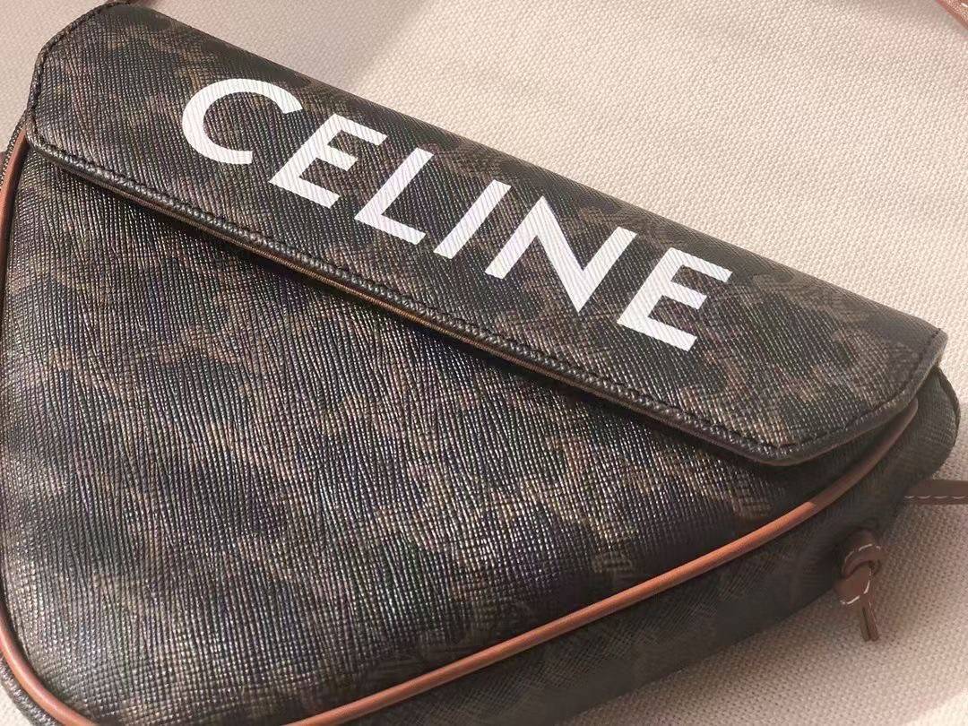 พรีเมี่ยมกิ๊ฟแท้ 100% 】พร้อมส่งที่นี่ที่เดียว VIP gift CELINE IN TRIOMPHE CANVAS TRIANGLE BAG หนังแท้