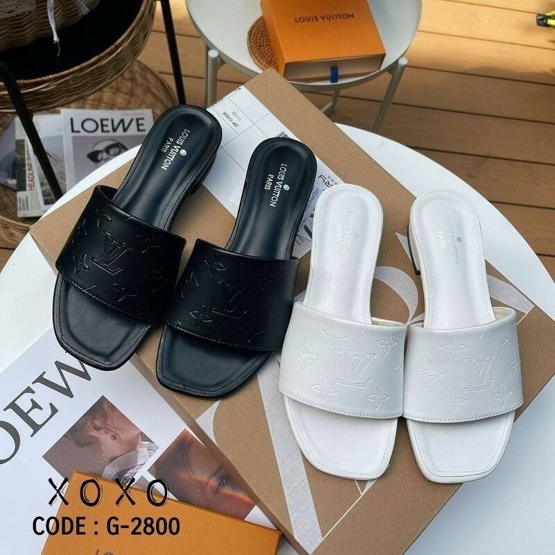 Louis Vuitton งานสวม งานปั๊มลึก โลโก้แบรนด์ มีส้นเล็กน้อยกำลังใส่สบาย งานชนช้อป ตอยนี้เลยคะ วัสดุหนังนุ่ม