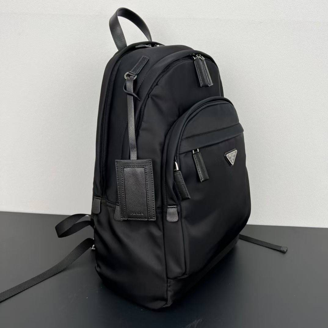 Ori หนังแท้ | Prada Re-Nylon and Saffiano leather backpack กระเป๋าเป้สะพายหลังไนลอนใบใหญ่จุของได้เยอะ ดีไซน์ล้ำสมัยสัมผัสความหรูหราคลาสสิก