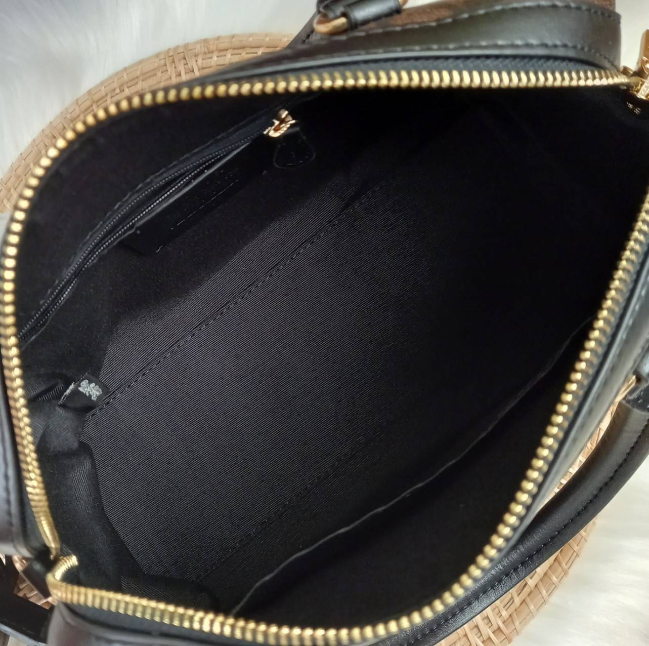 COACH ROWAN SATCHEL IN SIGNATURE CANVAS (COACH F83607)🌺ระดับตัวTOP ยกให้เธอเลย กับรุ่นนี้💃//หมอน 10" รุ่นมีช่องซิปด้านหน้า สามารถแยกเก็บของสำคัญๆได้อย่างเป็นสัดส่วน สำหรับใครที่ชอบกระเป๋าที่จุของได้เยอะๆ รุ่นนี้ตอบโจทย์ได้เลย แนะนำว่า