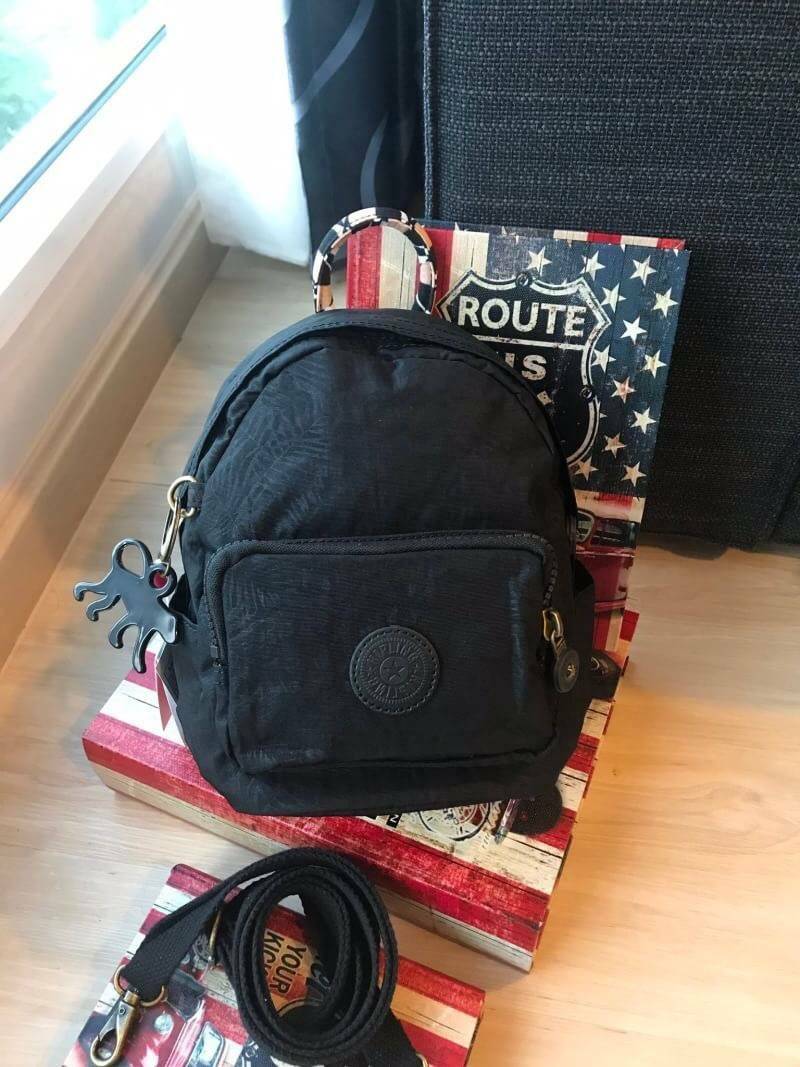 Kipling MINI BACKPACK Small backpack กระเป๋าเป้มินิ ส วัสดุไนล่อน กันน้ำได้ รูปทรงสวย ขนาดกะทัดรัด น้ำหนักเบา สีสันสดใส มาพร้อมสายถอดออกได้ สามารถ เลื่อนปรับสายสะพายได้ 2 แบบสะพายไหล่ , แบบเป้สะพายหลัง ด้านหน้ามีช่องซิป 1 ช่อง ช่องหลักด้านกว้างมีช่องซิป แ