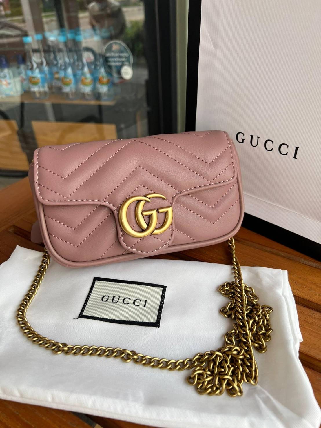 Gucci Marmont Super mini Premiumgift กระเป๋าสะพายข้างใบเล็ก น้องมินิ น่ารั๊กมุ้งมิ้ง วัสดุหนังเชฟรอน สายสะพายแบบโซ่ อะไหล่ทองหรูหรา ด้านหน้าประดับโลโก้แบรนด์หรู ทนทาน แข็งแรง น้ำหนักเบา ใส่ตังค์ใส่โทรศัพท์ Iphone+ ได้ น่ารักมุ้งมิ้ง ไม่ควรพลาดเลยค่า