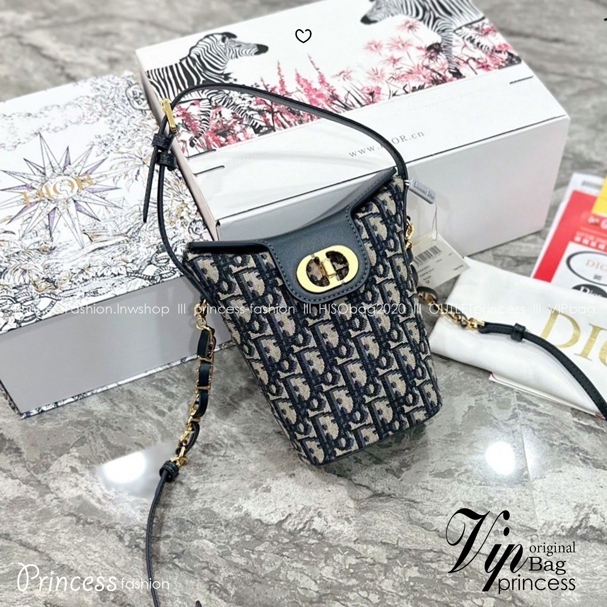 DIOR 30 Montaigne Dior Amber Mini Bucket Bag Blue Oblique Jacquard กระเป๋าทรงถัง บัคเก็ตน่ารัก สวยหรู งานดีมากมาพร้อมกล่องแบรนด์