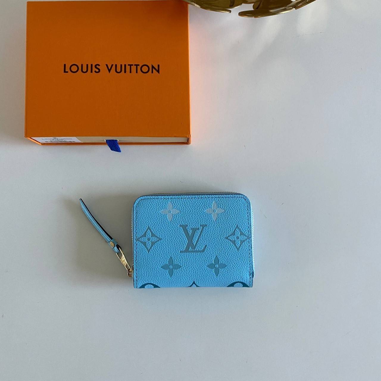 พรีเมี่ยมกิ๊ฟแท้ 100% 】Louis Vuitton wallet zippy หนังแท้ กระเป๋าซิปใบสั้น ใบเล็กน่ารัก พกพาสะดวก ด้านในมีช่องใส่บัตร ใส่แบงค์ มีช่องซิปใสเหรียญ น่ารักสุดๆ