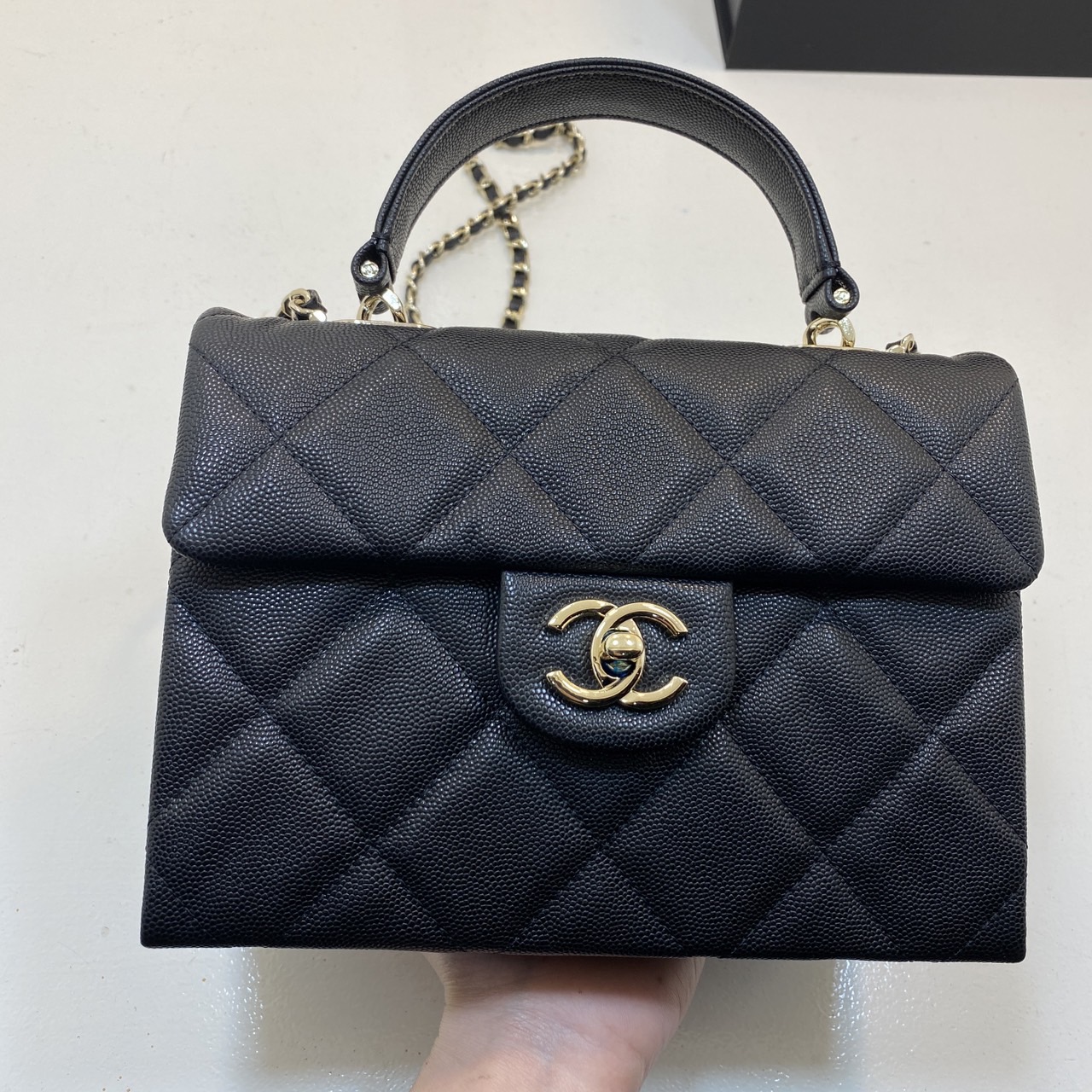 CHANEL 23S Classic Top Handle Flap Bag / Chanel Flap Bag With Top Handle กระเป๋าสะพายคลาสสิก สวยหรูตามเอกลักษณ์แบรนด์