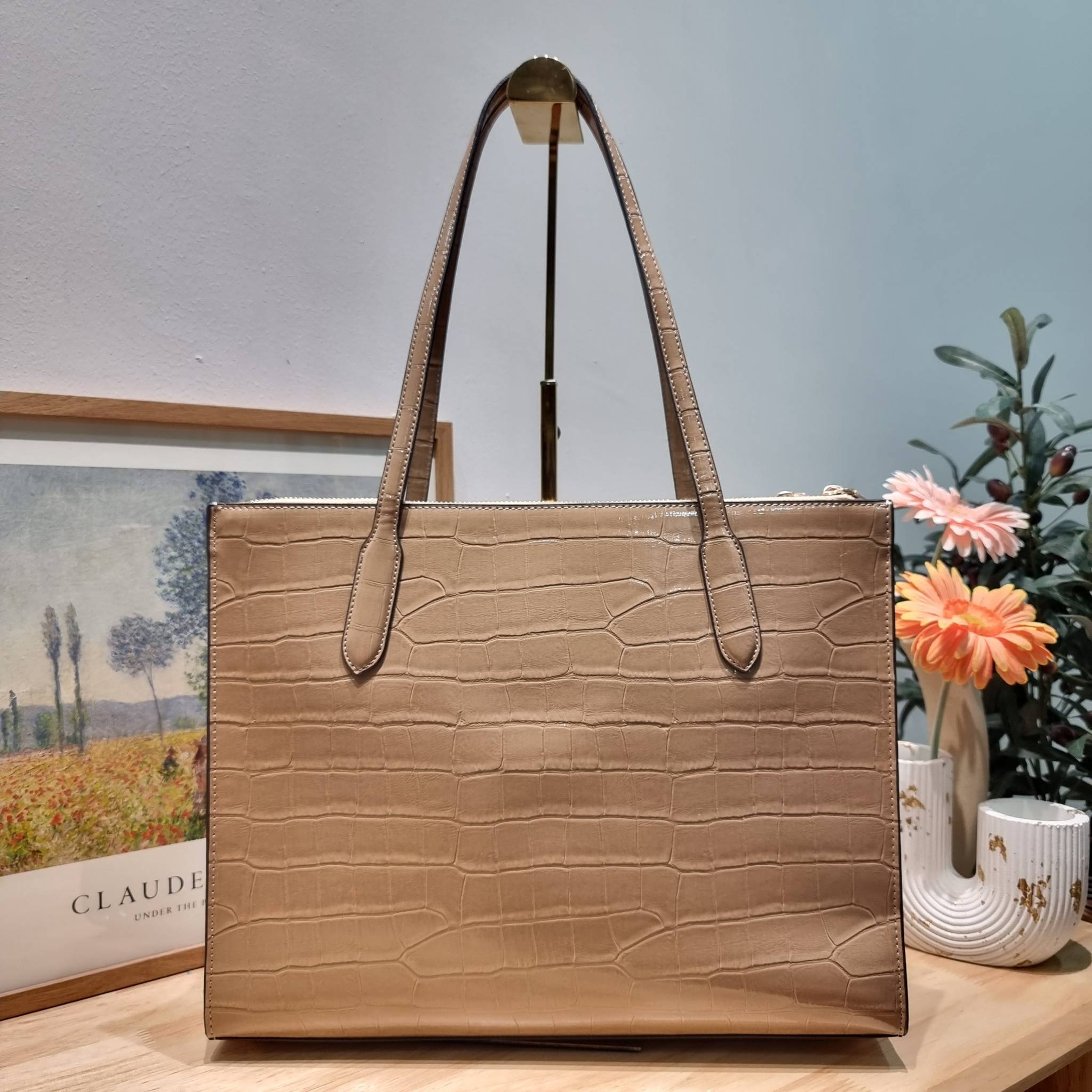 COACH NINA CARRYALL CL654 / COACH Nina Tote Bag พร้อมส่ง 2 สี กระเป๋าโท้ทสะพายไหล่ ใบใหญ่ คอลเลคชั่นใหม่ ตอบโจทย์คนที่ชอบใส่ของเยอะๆได้อย่างดี ดีไซน์รูปทรงคลาสสิค เรียบหรู