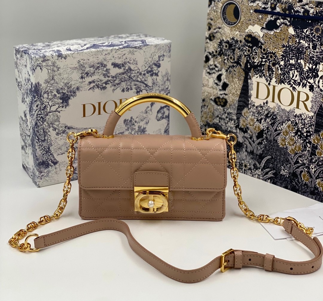 Mini Dior Ange Bag Macrocannage CD clasp with white resin pearl กระเป๋าถือพร้อมสายสะพาย ประดับตัวล็อคมุก สวยงามเหนือกาลเวลา เกรดออริ 1:1 ใช้งานต่างประเทศได้