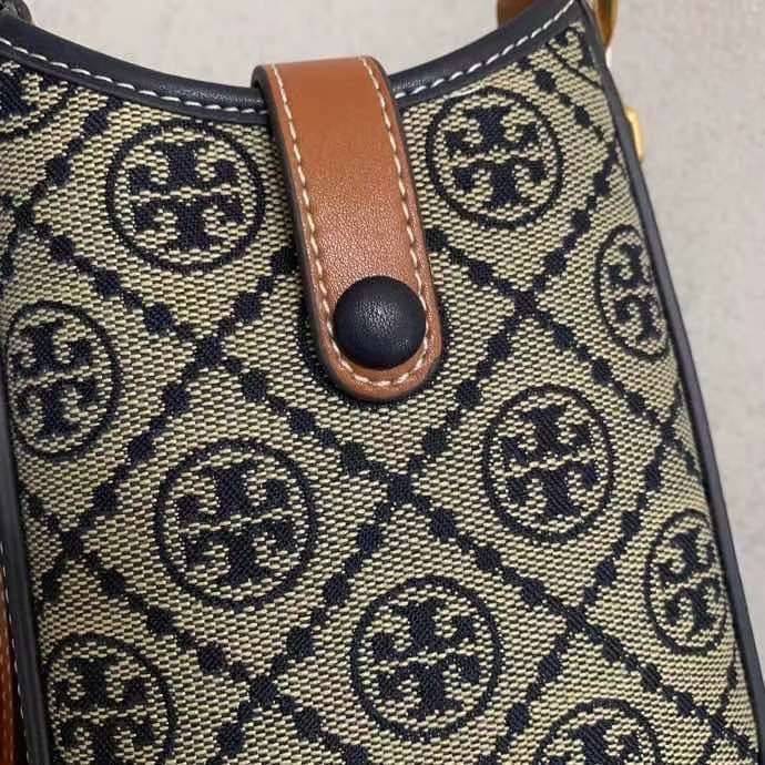 Tory Burch T Monogram Phone Crossbody / Tory Phone Bag พร้อมส่ง กระเป๋าใส่โทรศัพท์ สวยคม ด้านหลังมีช่องใส่บัตร