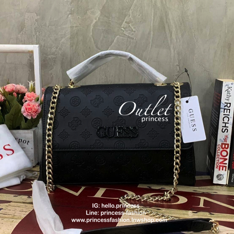 💕GUESS JANELLE CONVERTIBLE CROSSBODY BAG กระเป๋าสะพายข้างรุ่นใหม่ชนช้อปจากGuess สะพายได้ทั้งสายคู่และสายเดี่ยว สายสะพายโซ่ต่อหนังไม่เจ็บบ่า โลโก้ด้านหน้าตัวนูนเด่นชัด วัสดุหนังpu ลาย signature รอบใบ เปิดปิดด้วยกระดุมแม่เหล็กและซิป ภายในมีช่องซิปให