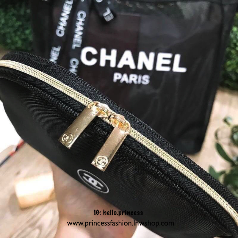 Chanel GWP Shopping Bag With Pouch VIP Gift With Purchase 2 in 1 กระเป๋าสะพายทรง Shopping Bag พร้อมกระเป๋า Pouchใบเล็กเเพ็คคู่ VIP. gift แท้ จาก Chanel Perfume Counter วัสดุ Nylon โปร่ง คุณภาพดี ใบใหญ่ เปิดปิดด้วยแม่เหล็กซ่อนด้านใน พร้อมสายสะพายโซ่อะไหล่ท