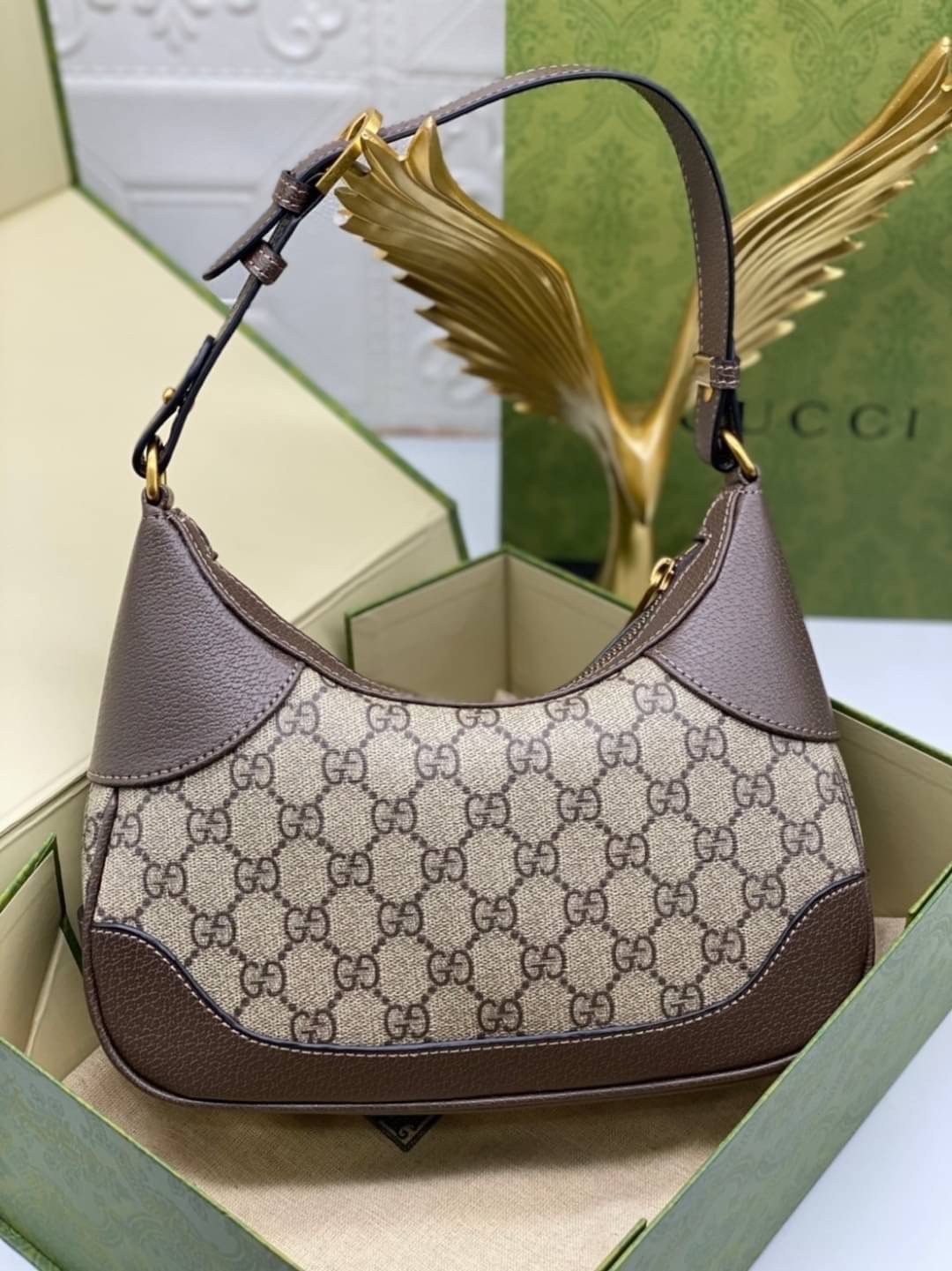 GUCCI Aphrodite small shoulder bag / GC crossbody pouch bag เกรดออริ กระเป๋าสะพายทรงคลาสสิค ดีไซน์ย้อนยุคผสานความโมเดิร์นด้วยรูปทรงพอช ที่ใช้งานได้ทุกสไตล์