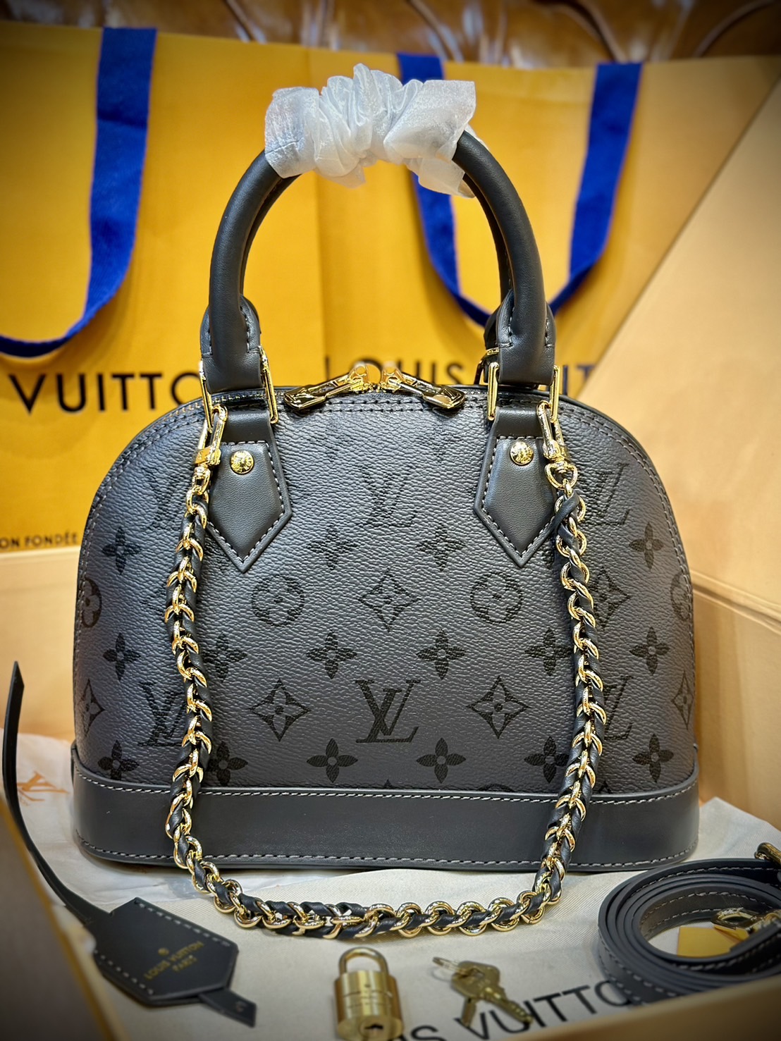 LV Alma BB Gris Trianon bag กระเป๋าสะพายสีใหม่โทนเทา เอกลักษณ์สะท้อนความเลอค่าสง่างาม เกรดออริ ใช้งานต่างประเทศได้