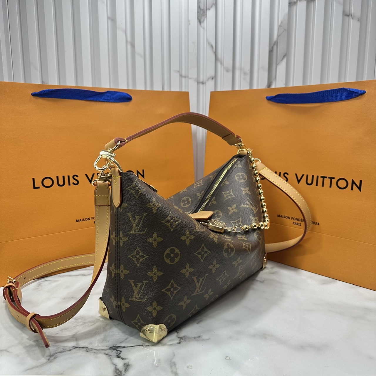 ORI หนังแท้ | LV Bobo Trunk bag Monogram Heritage Canvas / LV Hobob Bag กระเป๋าถือ กระเป๋าสะพายทรงโฮโบ ไอเท็มใหม่ล่าสุดจากตระกูล Trunk รังสรรค์จาก Monogram Heritage แคนวาส มุมกระเป๋าที่ได้แรงบันดาลใจจากทรังก์