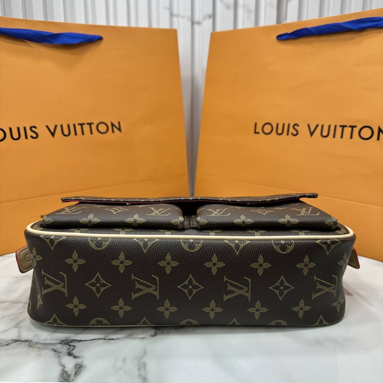 ORI หนังแท้ | LV Vivacite bag Monogram canvas กระเป๋าสะพายดีไซน์วินเทจ Monogram แคนวาส ไอเท็มขนาดเล็กใช้งานสะดวกมีช่องกระเป๋าทั้งด้านในและด้านนอกเหมาะเป็นเพื่อนคู่ใจประจำวัน