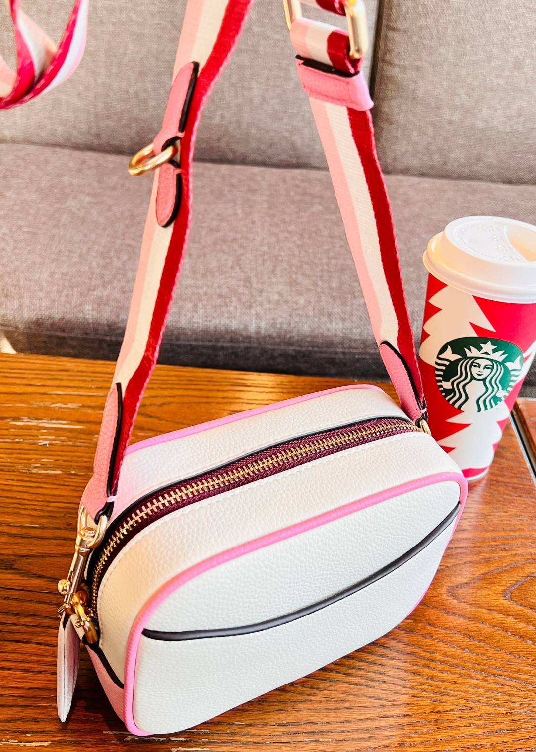 ใจละลายหมดแล้วค่า 😍 Coach Mini Jamie Camera Bag With Stripe Heart Motif ((CA072)) พร้อมส่งล่าสุด! กับกระเป๋าสะพายแบบครอสบอดี้ร์ บอกเลยน้องน่ารักสีสวยมากๆค่ะ