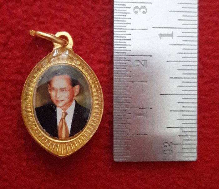 สินค้าหมดค่ะ ล็อกเก็ต2หน้าในหลวง พิมพ์เล็กเลี่ยมทองไมครอน แบบ9ค่ะ