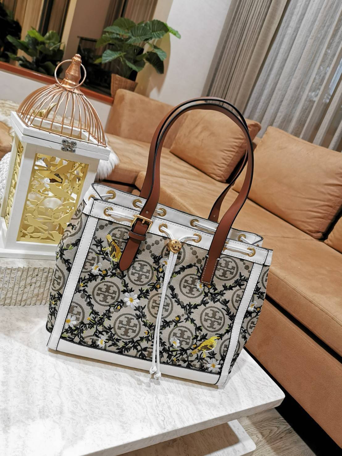 ของแท้ 💯% TORY BURCH FACTORY MONOGRAM JACQUARD TOTE BAG กระเป๋าถือหรือสะพายรุ่นล่าสุดดีไซน์ยอดนิยมจาก TORY BURCH FACTORY OUTLET วัสดุ Woven Jacquard & Leather ทอลาย Jacquard Singnature