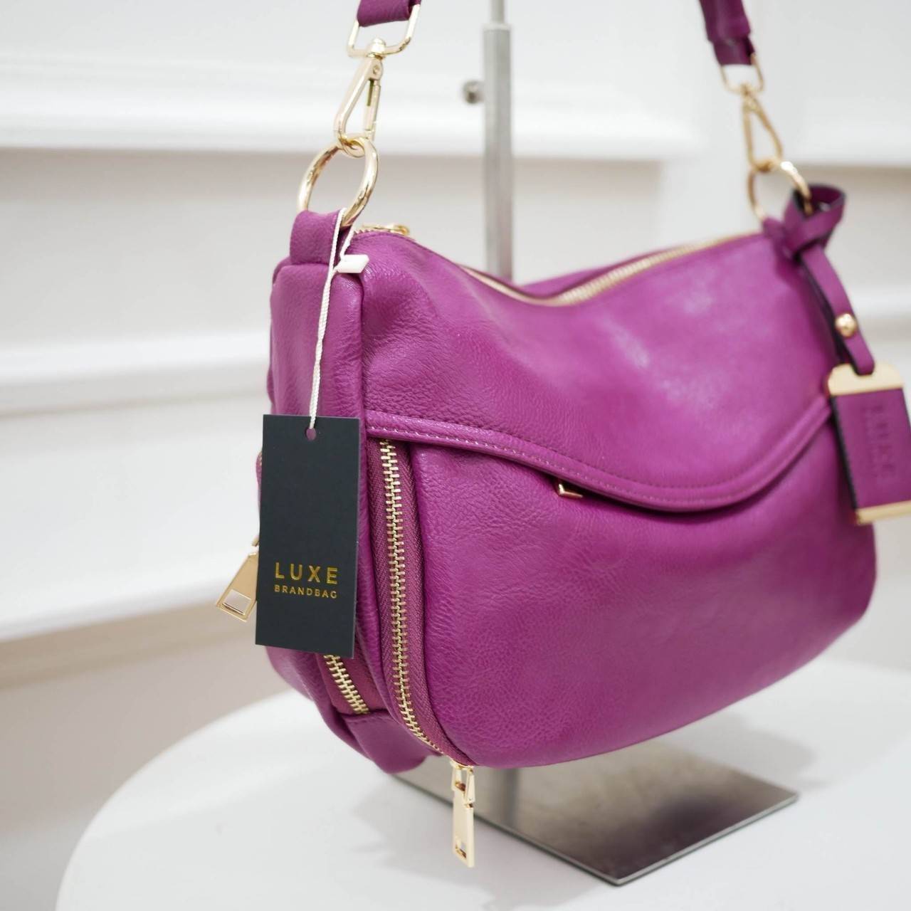 กระเป๋าถนอมสุขภาพไหล่ ใหม่ล่าสุดให้คุณได้ช้อปก่อนใคร Healthy bag จาก Luxe Light shoulder city bag กระเป๋าสะพายที่กล้าพิสูจน์ความเบา ดีต่อใจ สายสะพายไหล่เพิ่มความกว้าง ช่วยในการถ่ายเทน้ำหนัก ภายในบุผ้าเบาบางพิเศษ แต่ยังทนทานและไม่บกพร่องเรื่องฟังค์ชั่นใช้ง