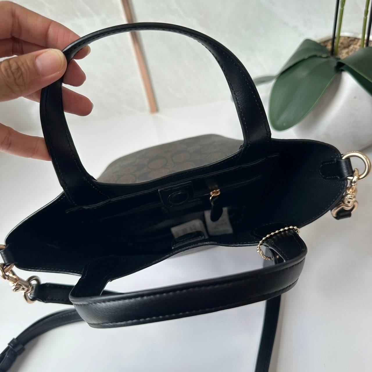 พร้อมส่ง 5 สี COACH HANNA BUCKET BAG กระเป๋าถือ/สะพายข้างทรงบักเก็ตรุ่นใหม่ดีไซน์เก๋น่ารัก เกรดท็อปออริ เกรดดีสุด สลับแท้ 1:1