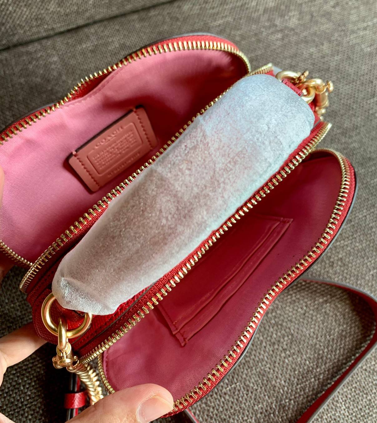 COACH HEART CROSSBODY BAG ((C5118//C5119)) 💥Limited edition หลงรักแน่นอน💋 พร้อมส่งที่ไทยก่อนใครวันนี้! ✔️กระเป๋ารูปหัวใจน่ารักมากๆค่ะ หนังแท้อย่างดีสวยงาม