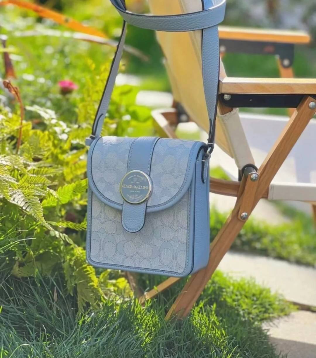 COACH North/South Lonnie Crossbody In Signature Jacquard C8321 ภาพสินค้าถ่ายจากงานขายจริง ใช้งานต่างประเทศได้