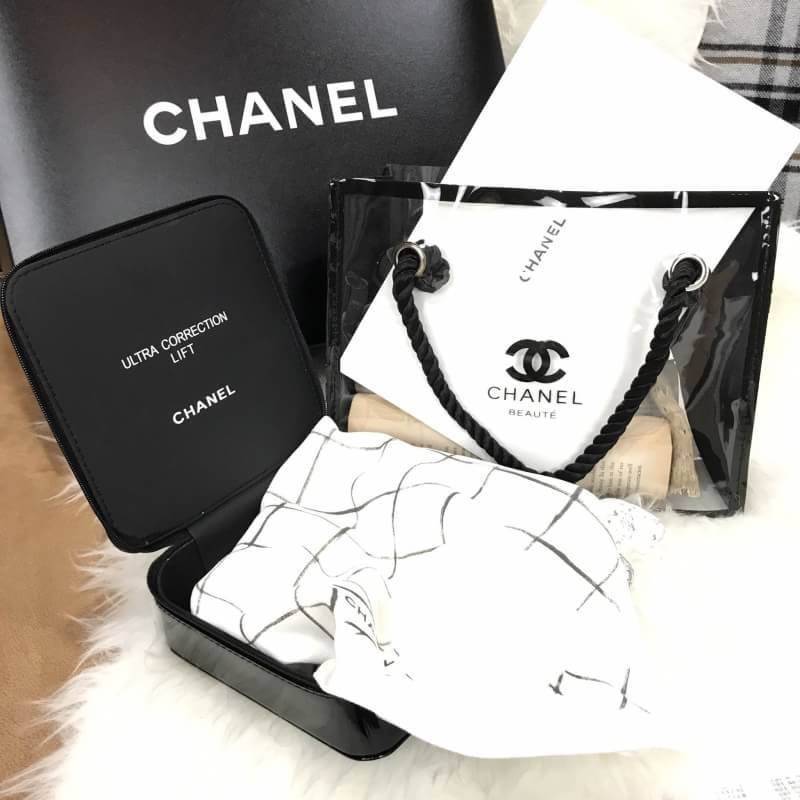 Best Gift Ideas!!! ห้ามพลาด! SET หายาก..น่าใช้น่าสะสม! Must Have! New Chanel VIP Beaute Clear Transparent Cosmetic Bag & Chanel Cosmetic Hard Case Square With Zip พรีเมี่ยมกิ้ฟของแท้ Limited Edition จากผลิตภัณฑ์ Chanel Lelift ของแท้นำเข้าจากเคาเตอร์ต่างปร