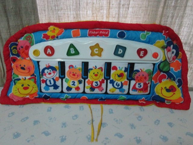 Fisher Price Kick Play Piano Baby Activity Crib Toy ของเล่นมือสอง