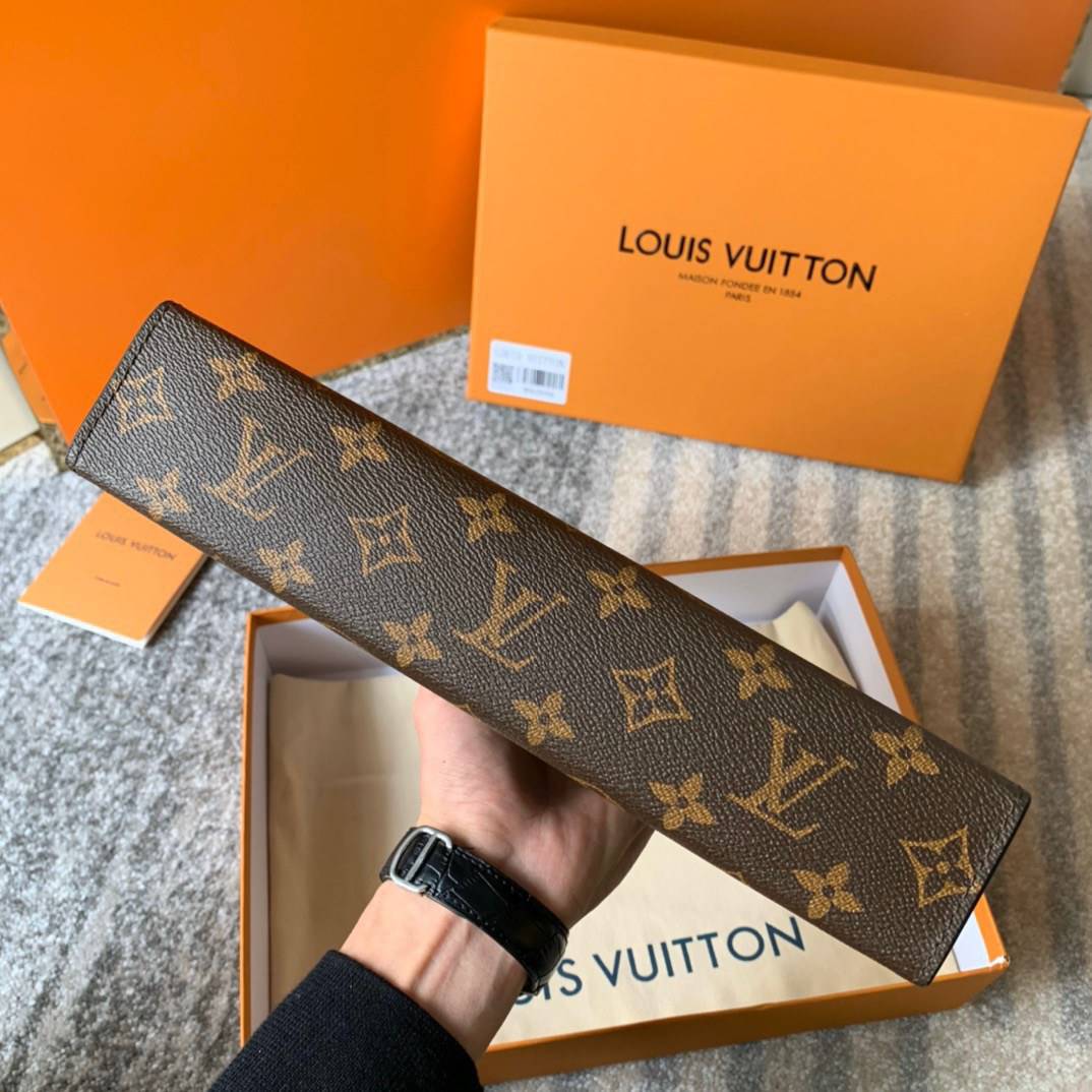 หนังแท้ LOUIS VUITTON POCHETTE VOYAGE MM พร้อมส่งที่ไทย LV CLUTCH รุ่นขายดีตลอดกาล งานหนังแท้เกรดออริจินอล ภาพสินค้าถ่ายจากงานขายจริงค่ะ