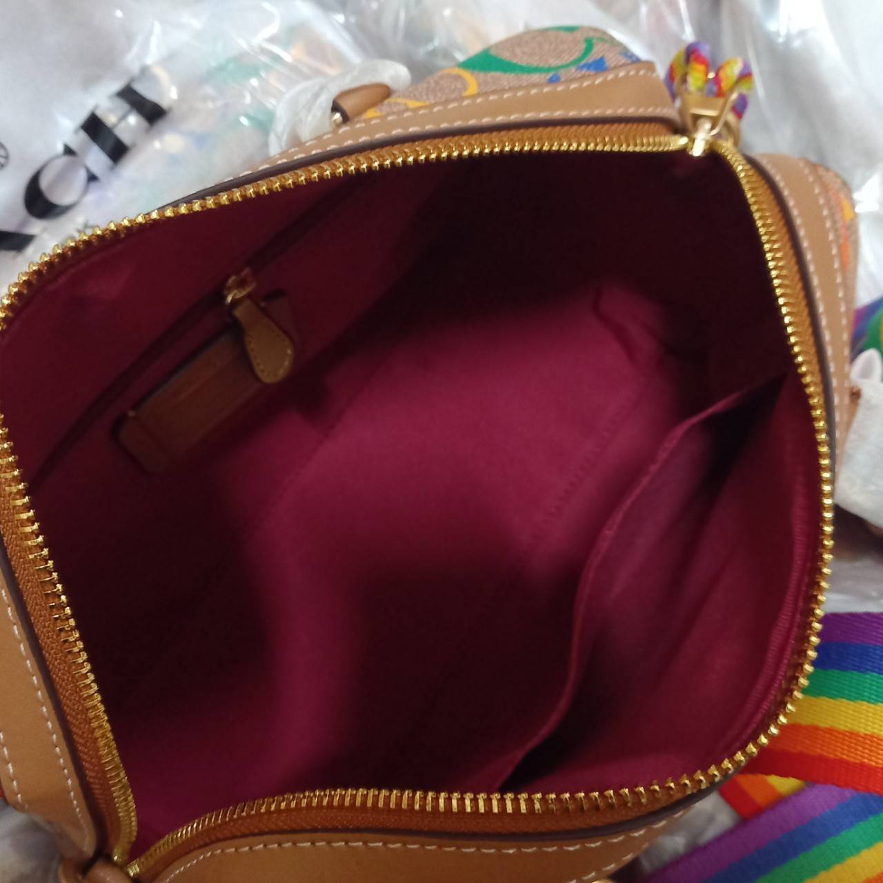 COACH ROWAN SATCHEL IN RAINBOW SIGNATURE CANVAS (COACH C4396)🌈 คอลเลคชั่นที่มาแรงที่สุด ร้อนแรงได้อย่างไม่มีแผ่วลงเลยสักนิด! โดดเด่น สดใส สะดุดตา🌈 ระดับตัวTOP ต้องยกให้เธอเลย กับ COACH ทรงหมอน 10" คอลเลคชั่นนี้// วัสดุหนังแคนว