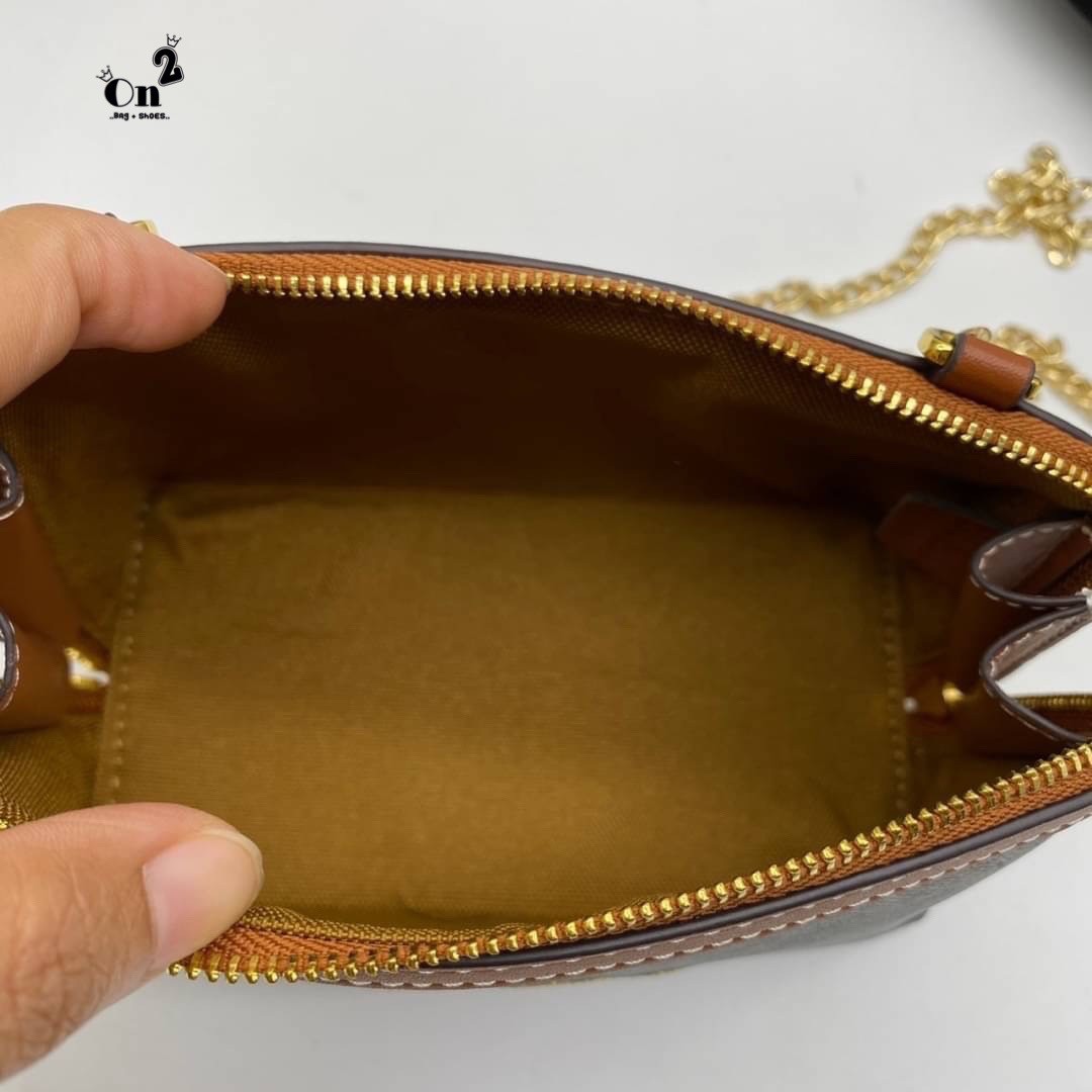 CELINE POUCH 16cm / CELINE TRIOMPHE Triumphal Arch Canvas / CELINE CLUTCH WITH CHAIN ภาพถ่ายจากสินค้าจริง พร้อมส่งที่ไทย ใช้งานต่างประเทศได้ กระเป๋าคลัทช์ดีไซน์เรียบหรูออกแบบมาได้อย่างลงตัว