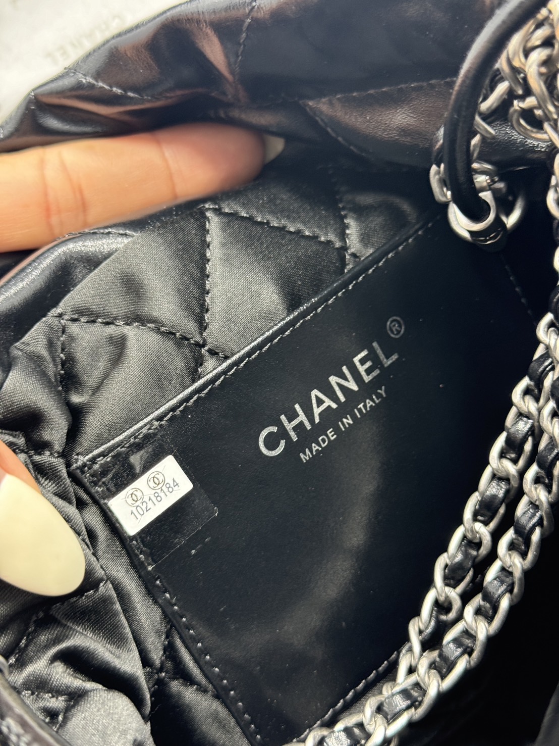 พร้อมส่ง 11 สี ORI หนังแท้ | CHANEL 22 Mini Handbag กระเป๋าสะพายสุดหรู รุ่นยอดนิยม 🤍 เกรดออริจินอล หนังแท้ ภาพถ่ายจากงานขายจริง ใช้งานต่างประเทศได้