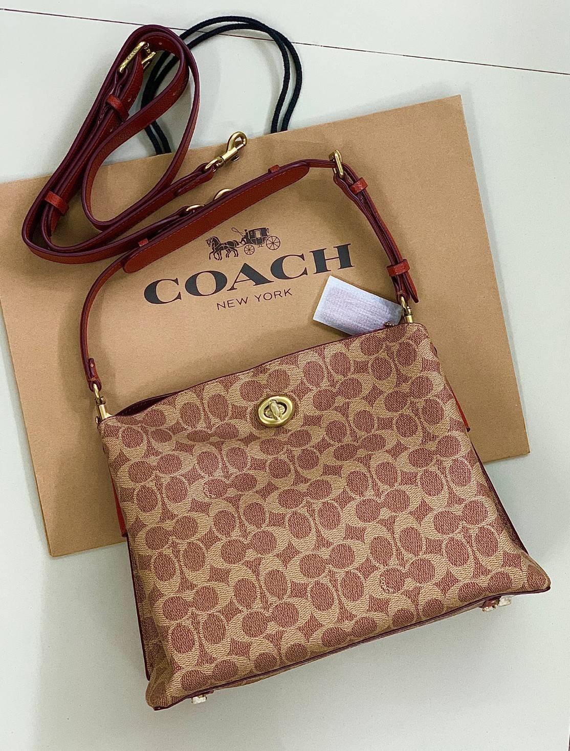 COACH WILLOW SHOULDER BAG ((C2745//C2590//C2621)) พร้อมส่งที่ไทย รุ่นแนะนำค่ะ🔥🔥 🔺กระเป๋าหิ้ว//คล้องไหล่//สะพายข้าง สุดคุ้ม! หนังแท้ชั้นดี ได้ไปหลงรักแน่นอนค่ะ หนังสวยมากๆ😘 🔺ตัวกระเป๋าแบ่งเป็นสองช่องหลัก ด้านนึงเป็นแ